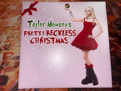 Taylor Momsen (The Pretty Reckless) Autographed 8x10 Photo - Reprint